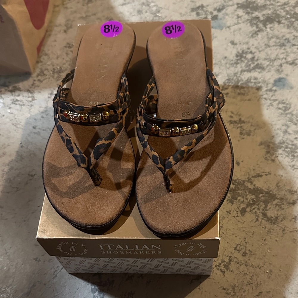 Italian Shoemakers // Women's Leopard Sandals BNIB